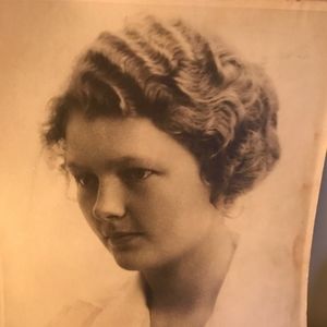 Meet your Posher, Edith